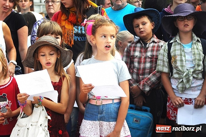 Zdjęcie w galerii na portalu naszraciborz.pl: Na dworcu zorganizowano I Piknik Kolejowy wiadomości z regionu