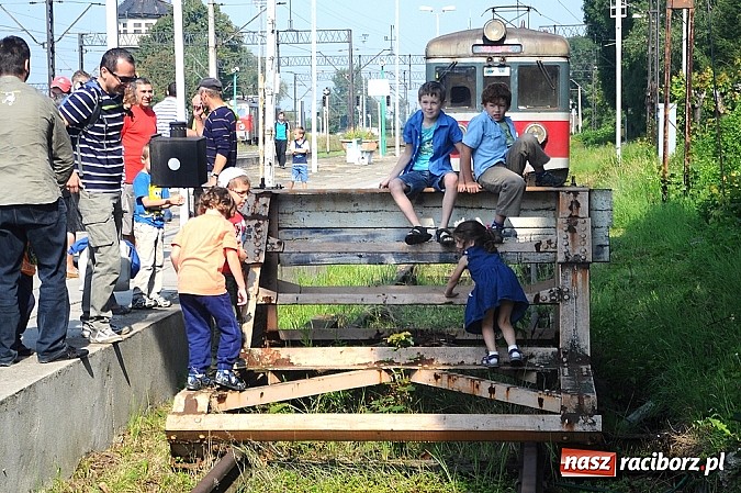 Zdjęcie w galerii na portalu naszraciborz.pl: Na dworcu zorganizowano I Piknik Kolejowy wiadomości z regionu