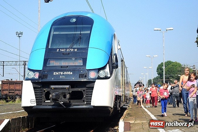 Zdjęcie w galerii na portalu naszraciborz.pl: Na dworcu zorganizowano I Piknik Kolejowy wiadomości z regionu