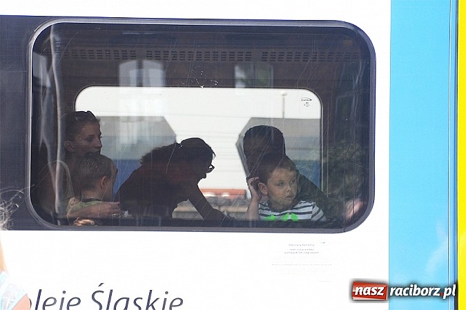 Zdjęcie w galerii na portalu naszraciborz.pl: Na dworcu zorganizowano I Piknik Kolejowy wiadomości z regionu