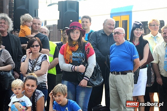 Zdjęcie w galerii na portalu naszraciborz.pl: Na dworcu zorganizowano I Piknik Kolejowy wiadomości z regionu