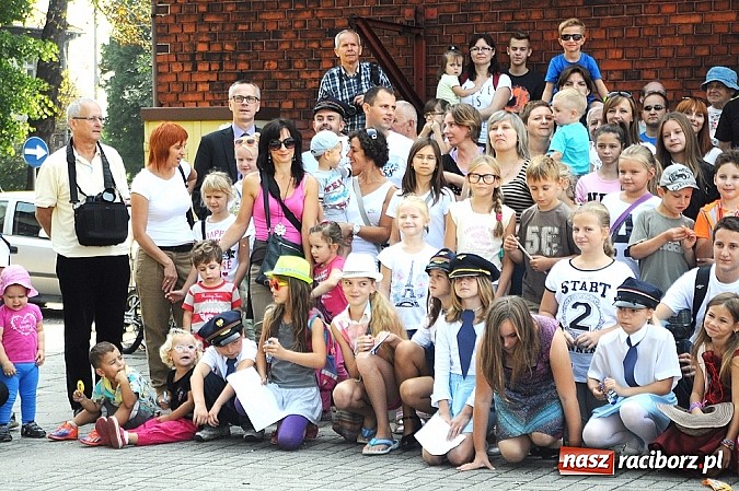 Zdjęcie w galerii na portalu naszraciborz.pl: Na dworcu zorganizowano I Piknik Kolejowy wiadomości z regionu