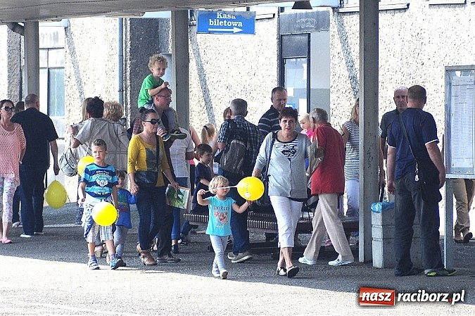 Zdjęcie w galerii na portalu naszraciborz.pl: Na dworcu zorganizowano I Piknik Kolejowy wiadomości z regionu