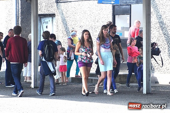 Zdjęcie w galerii na portalu naszraciborz.pl: Na dworcu zorganizowano I Piknik Kolejowy wiadomości z regionu