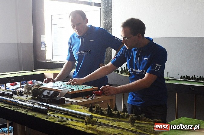 Zdjęcie w galerii na portalu naszraciborz.pl: Na dworcu zorganizowano I Piknik Kolejowy wiadomości z regionu