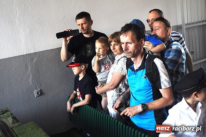 Zdjęcie w galerii na portalu naszraciborz.pl: Na dworcu zorganizowano I Piknik Kolejowy wiadomości z regionu