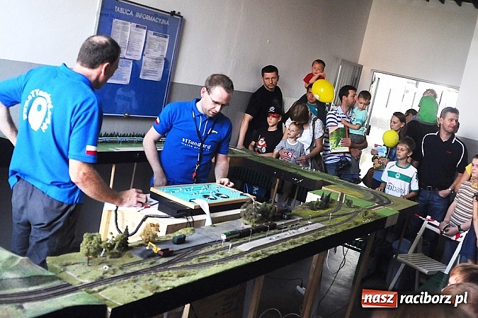 Zdjęcie w galerii na portalu naszraciborz.pl: Na dworcu zorganizowano I Piknik Kolejowy wiadomości z regionu