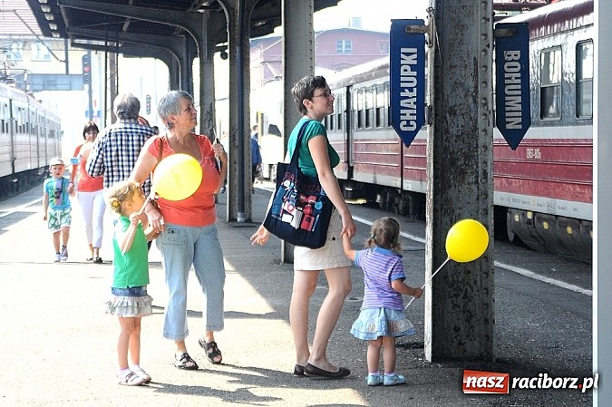 Zdjęcie w galerii na portalu naszraciborz.pl: Na dworcu zorganizowano I Piknik Kolejowy wiadomości z regionu