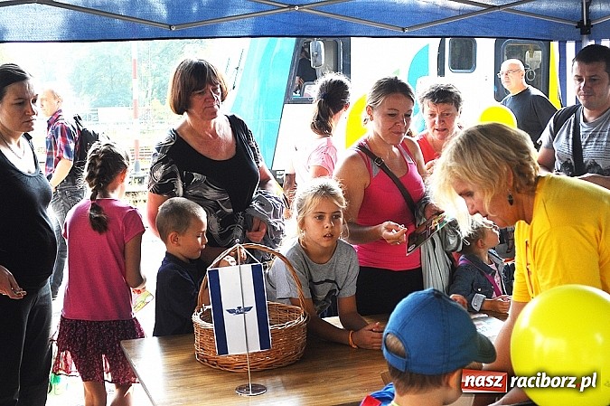 Zdjęcie w galerii na portalu naszraciborz.pl: Na dworcu zorganizowano I Piknik Kolejowy wiadomości z regionu