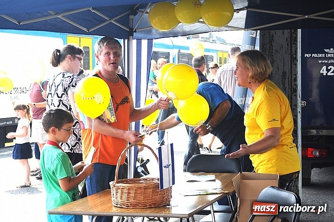 Zdjęcie w galerii na portalu naszraciborz.pl: Na dworcu zorganizowano I Piknik Kolejowy wiadomości z regionu
