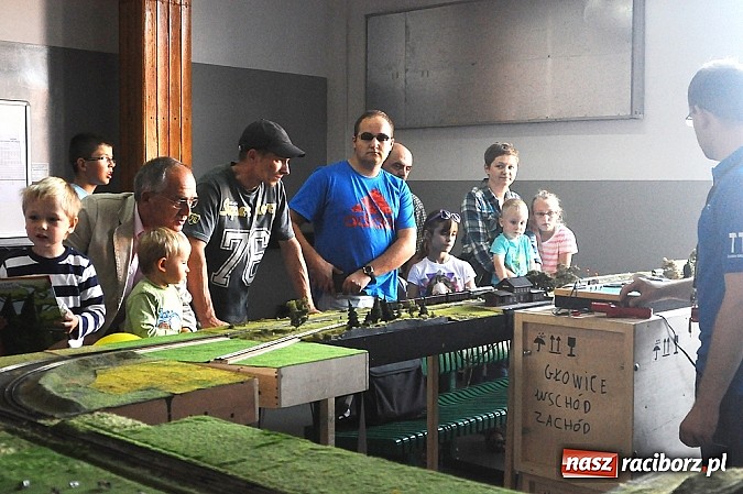 Zdjęcie w galerii na portalu naszraciborz.pl: Na dworcu zorganizowano I Piknik Kolejowy wiadomości z regionu