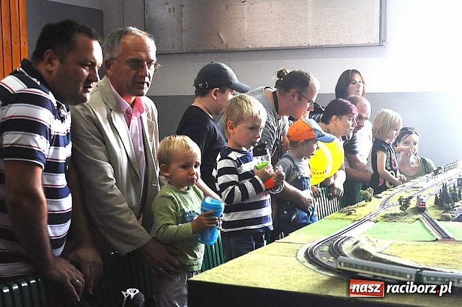 Zdjęcie w galerii na portalu naszraciborz.pl: Na dworcu zorganizowano I Piknik Kolejowy wiadomości z regionu