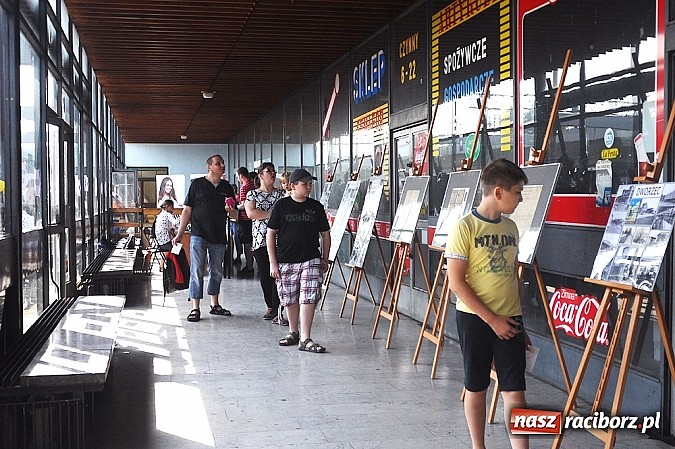 Zdjęcie w galerii na portalu naszraciborz.pl: Na dworcu zorganizowano I Piknik Kolejowy wiadomości z regionu