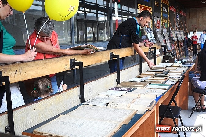 Zdjęcie w galerii na portalu naszraciborz.pl: Na dworcu zorganizowano I Piknik Kolejowy wiadomości z regionu