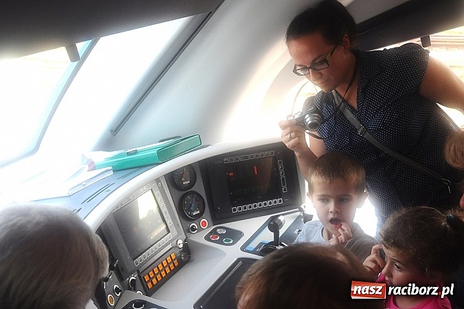 Zdjęcie w galerii na portalu naszraciborz.pl: Na dworcu zorganizowano I Piknik Kolejowy wiadomości z regionu