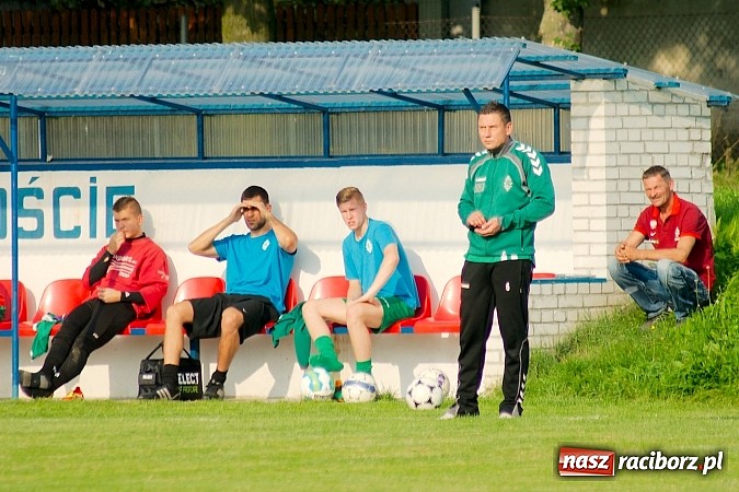 Zdjęcie w galerii na portalu naszraciborz.pl: Dwa gole Rosika zapewniły wygraną Rafako. Gaszowice zdetronizowane wiadomości z regionu