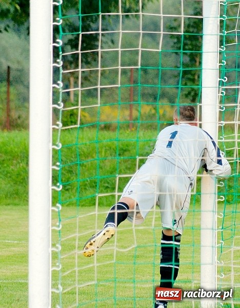 Zdjęcie w galerii na portalu naszraciborz.pl: Dwa gole Rosika zapewniły wygraną Rafako. Gaszowice zdetronizowane wiadomości z regionu
