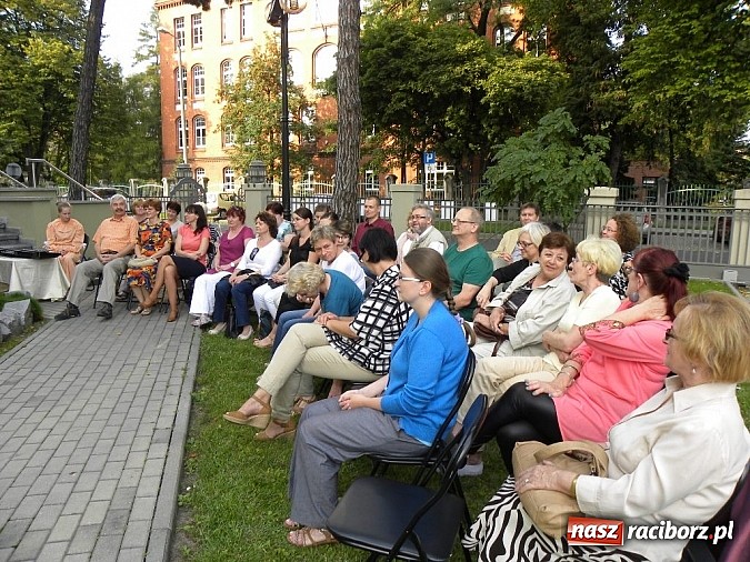 Zdjęcie w galerii na portalu naszraciborz.pl: Ociec, czytać? Czytać! czyli Narodowe Czytanie w Bibliotece!  wiadomości z regionu
