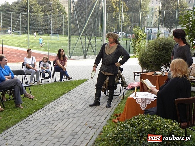 Zdjęcie w galerii na portalu naszraciborz.pl: Ociec, czytać? Czytać! czyli Narodowe Czytanie w Bibliotece!  wiadomości z regionu