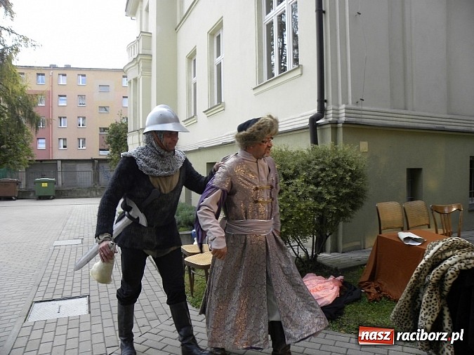 Zdjęcie w galerii na portalu naszraciborz.pl: Ociec, czytać? Czytać! czyli Narodowe Czytanie w Bibliotece!  wiadomości z regionu