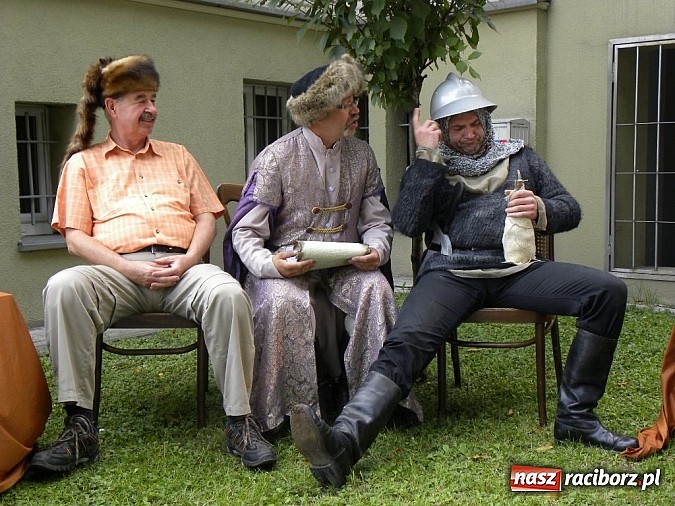 Zdjęcie w galerii na portalu naszraciborz.pl: Ociec, czytać? Czytać! czyli Narodowe Czytanie w Bibliotece!  wiadomości z regionu