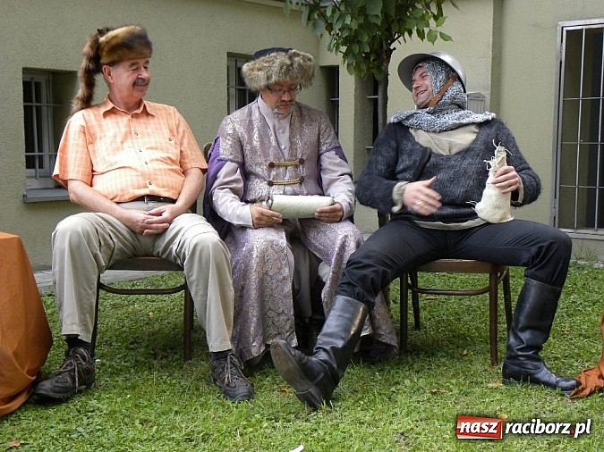 Zdjęcie w galerii na portalu naszraciborz.pl: Ociec, czytać? Czytać! czyli Narodowe Czytanie w Bibliotece!  wiadomości z regionu