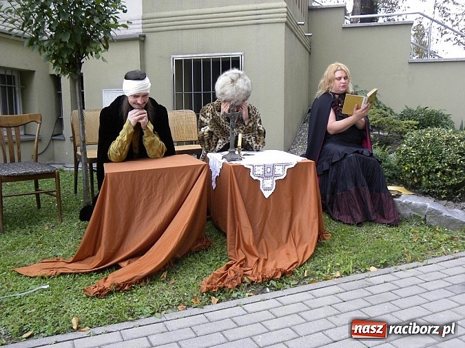 Zdjęcie w galerii na portalu naszraciborz.pl: Ociec, czytać? Czytać! czyli Narodowe Czytanie w Bibliotece!  wiadomości z regionu