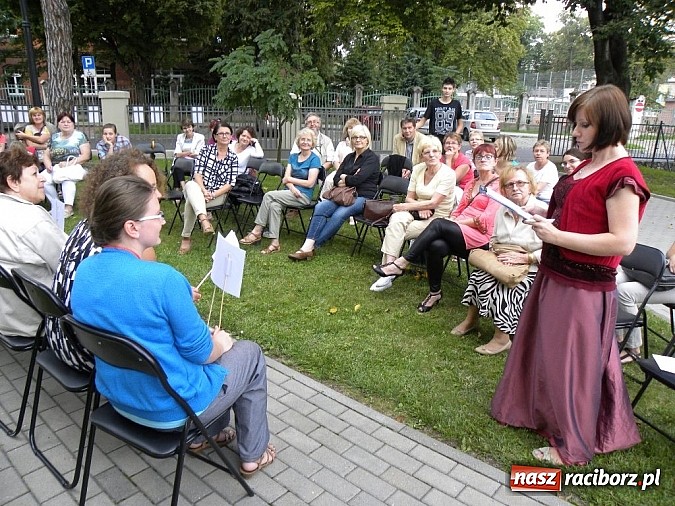 Zdjęcie w galerii na portalu naszraciborz.pl: Ociec, czytać? Czytać! czyli Narodowe Czytanie w Bibliotece!  wiadomości z regionu