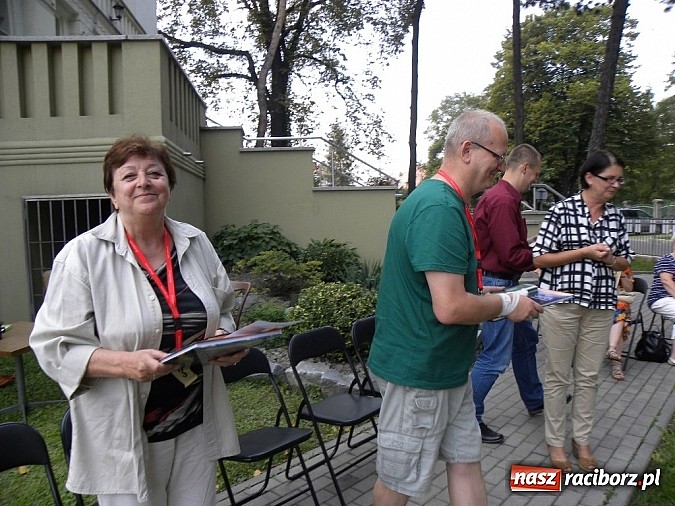 Zdjęcie w galerii na portalu naszraciborz.pl: Ociec, czytać? Czytać! czyli Narodowe Czytanie w Bibliotece!  wiadomości z regionu