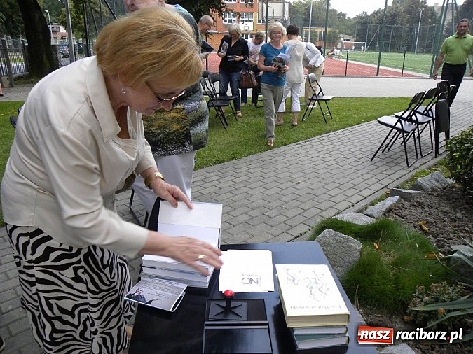 Zdjęcie w galerii na portalu naszraciborz.pl: Ociec, czytać? Czytać! czyli Narodowe Czytanie w Bibliotece!  wiadomości z regionu
