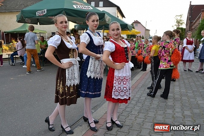 Zdjęcie w galerii na portalu naszraciborz.pl: Czy słońce czy deszcz w Bolesławiu jest Kartoffelfest wiadomości z regionu