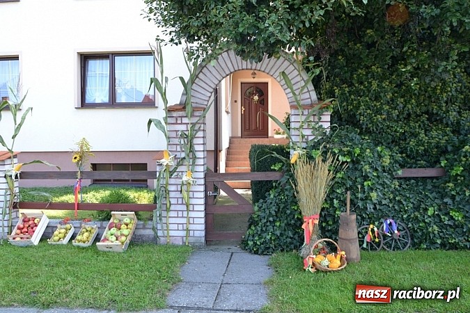 Zdjęcie w galerii na portalu naszraciborz.pl: Tworków pięknie ustrojony na dożynki wiadomości z regionu