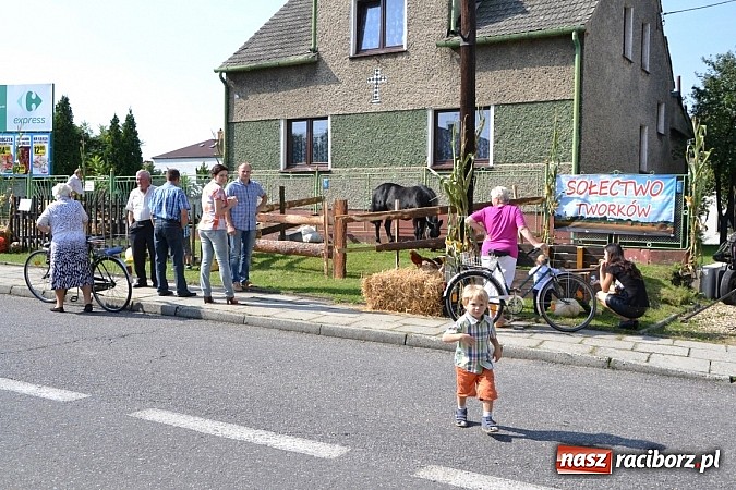 Zdjęcie w galerii na portalu naszraciborz.pl: Tworków pięknie ustrojony na dożynki wiadomości z regionu