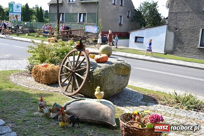 Zdjęcie w galerii na portalu naszraciborz.pl: Tworków pięknie ustrojony na dożynki wiadomości z regionu
