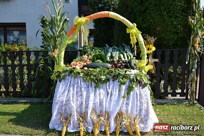 Zdjęcie w galerii na portalu naszraciborz.pl: Tworków pięknie ustrojony na dożynki wiadomości z regionu