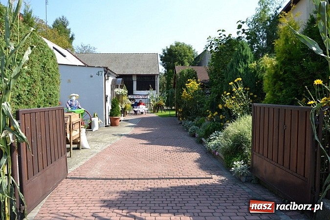 Zdjęcie w galerii na portalu naszraciborz.pl: Tworków pięknie ustrojony na dożynki wiadomości z regionu