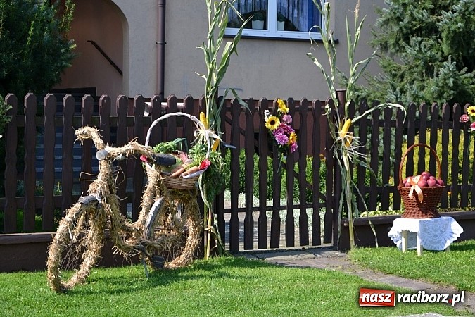 Zdjęcie w galerii na portalu naszraciborz.pl: Tworków pięknie ustrojony na dożynki wiadomości z regionu