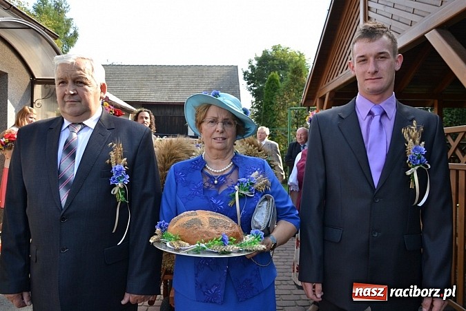 Zdjęcie w galerii na portalu naszraciborz.pl: Tworków pięknie ustrojony na dożynki wiadomości z regionu