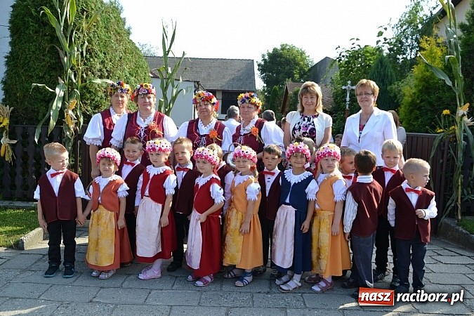 Zdjęcie w galerii na portalu naszraciborz.pl: Tworków pięknie ustrojony na dożynki wiadomości z regionu