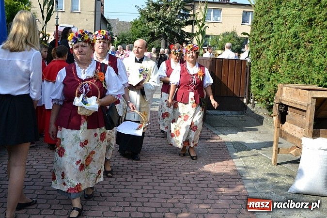Zdjęcie w galerii na portalu naszraciborz.pl: Tworków pięknie ustrojony na dożynki wiadomości z regionu