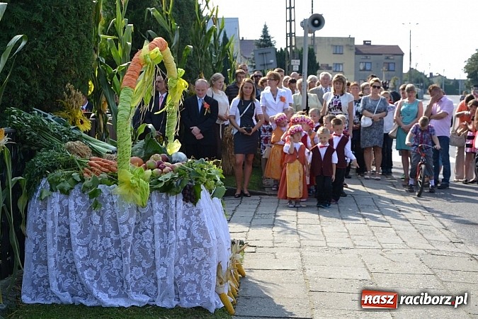 Zdjęcie w galerii na portalu naszraciborz.pl: Tworków pięknie ustrojony na dożynki wiadomości z regionu