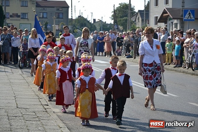 Zdjęcie w galerii na portalu naszraciborz.pl: Tworków pięknie ustrojony na dożynki wiadomości z regionu