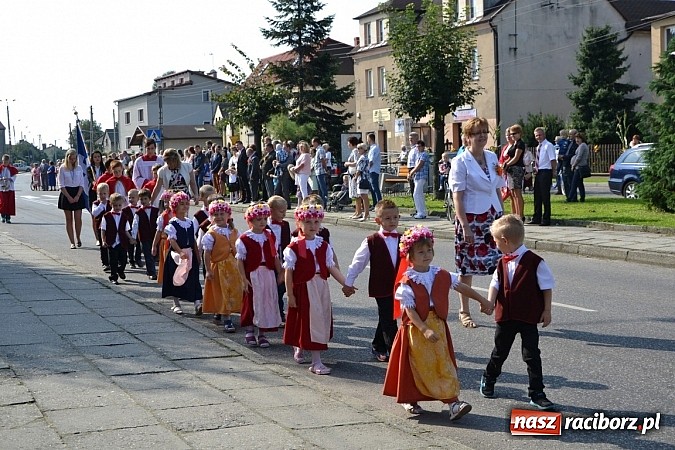 Zdjęcie w galerii na portalu naszraciborz.pl: Tworków pięknie ustrojony na dożynki wiadomości z regionu