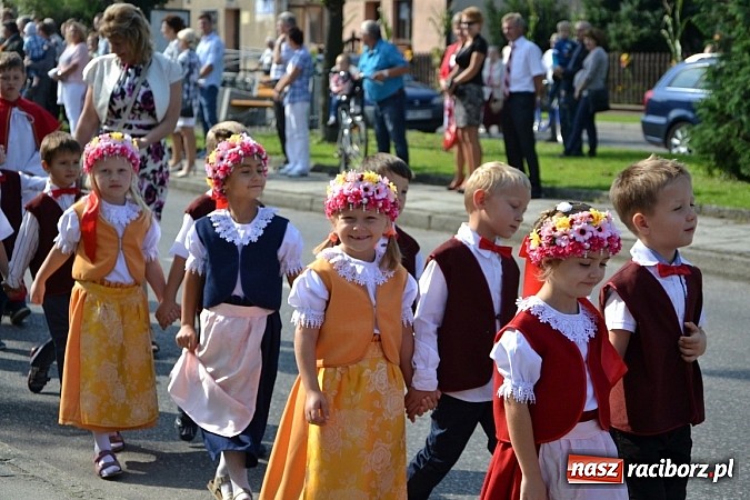Zdjęcie w galerii na portalu naszraciborz.pl: Tworków pięknie ustrojony na dożynki wiadomości z regionu