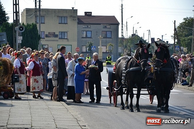 Zdjęcie w galerii na portalu naszraciborz.pl: Tworków pięknie ustrojony na dożynki wiadomości z regionu