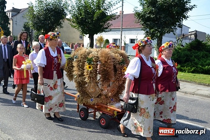 Zdjęcie w galerii na portalu naszraciborz.pl: Tworków pięknie ustrojony na dożynki wiadomości z regionu