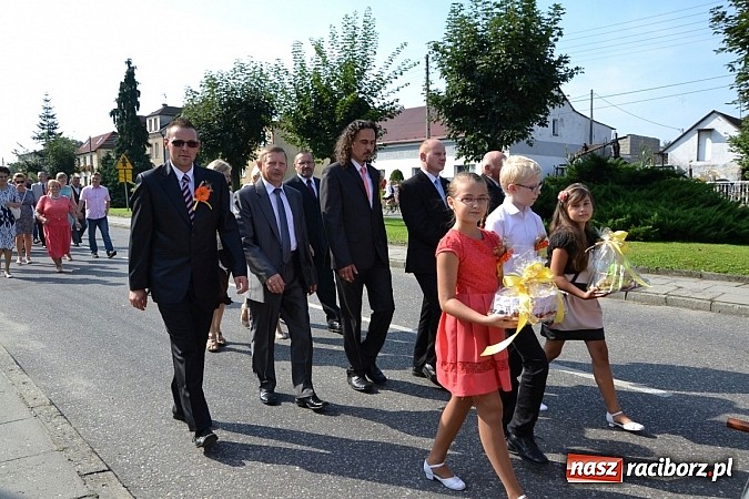 Zdjęcie w galerii na portalu naszraciborz.pl: Tworków pięknie ustrojony na dożynki wiadomości z regionu