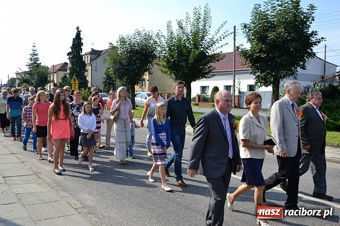 Zdjęcie w galerii na portalu naszraciborz.pl: Tworków pięknie ustrojony na dożynki wiadomości z regionu