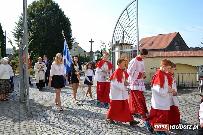 Zdjęcie w galerii na portalu naszraciborz.pl: Tworków pięknie ustrojony na dożynki wiadomości z regionu