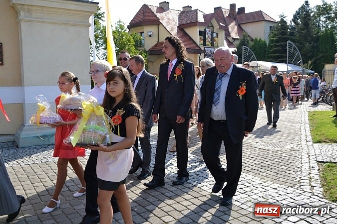 Zdjęcie w galerii na portalu naszraciborz.pl: Tworków pięknie ustrojony na dożynki wiadomości z regionu